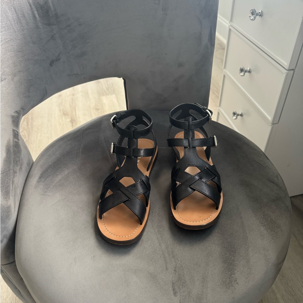 Prada - Picture 2 of 3